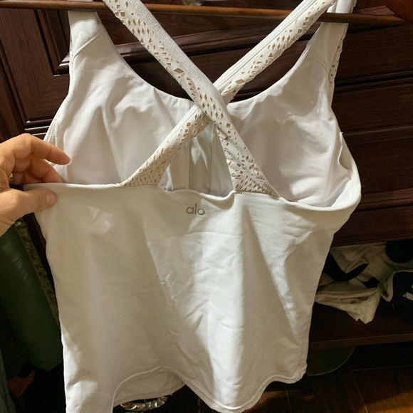 Alo yoga tank top with built in bra - Picture 4 of 5